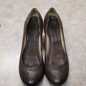 Frye Carson wedge pump